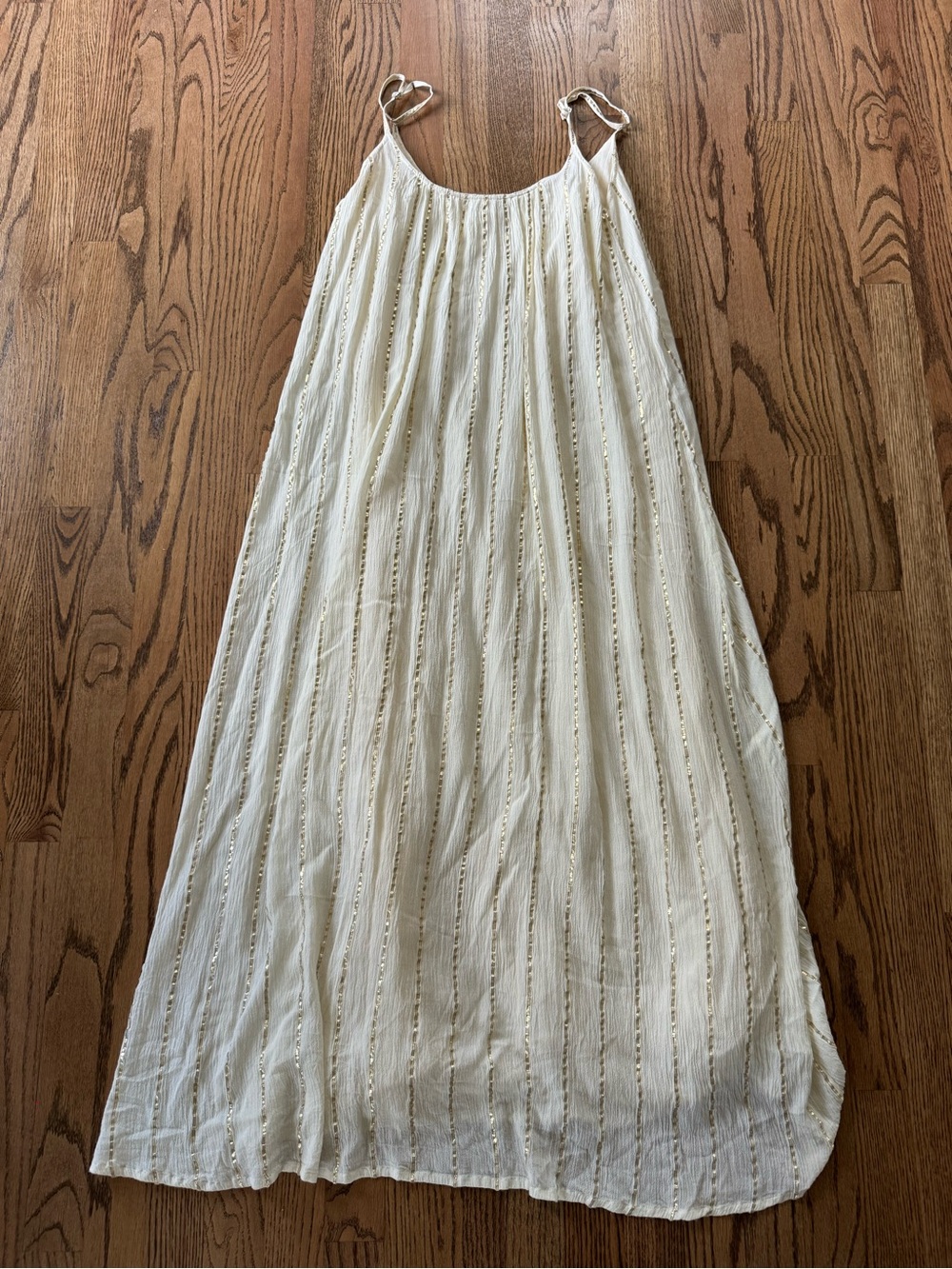 En Crème Flowy cream and gold spaghetti strap maxi dress size Small